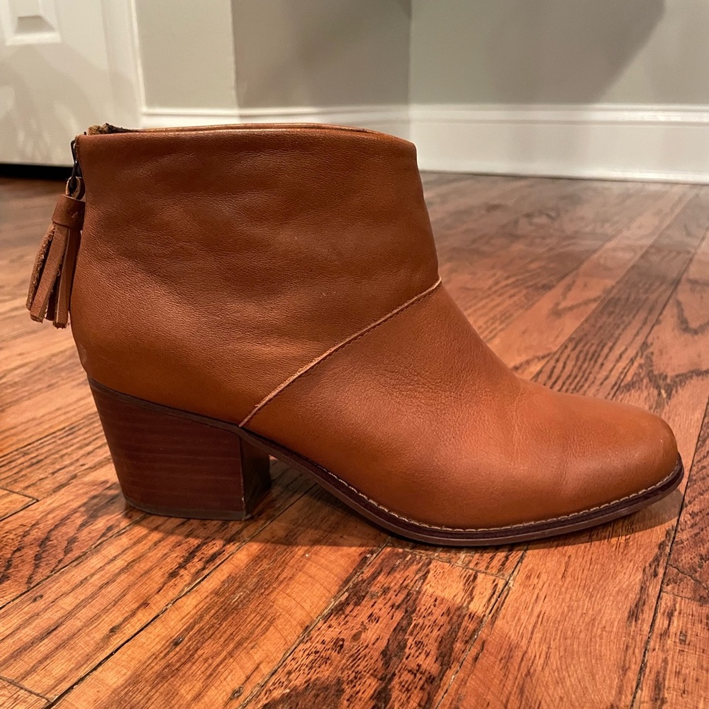 Tom’s Carpe Diem bootie in Cognac color, size 9
